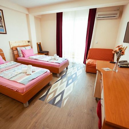 Hotel Holiday-M Ohrid Ngoại thất bức ảnh