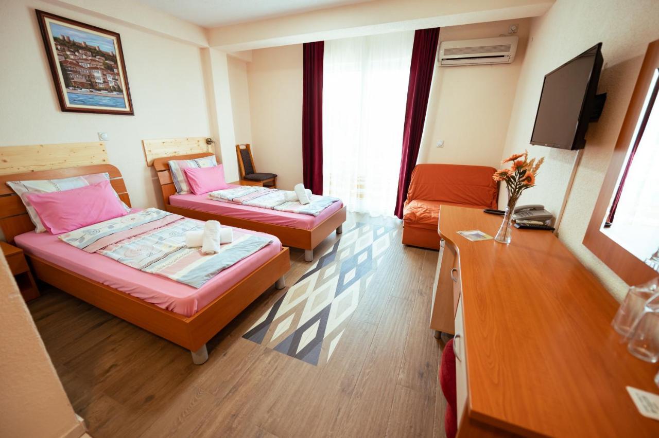 Hotel Holiday-M Ohrid Ngoại thất bức ảnh