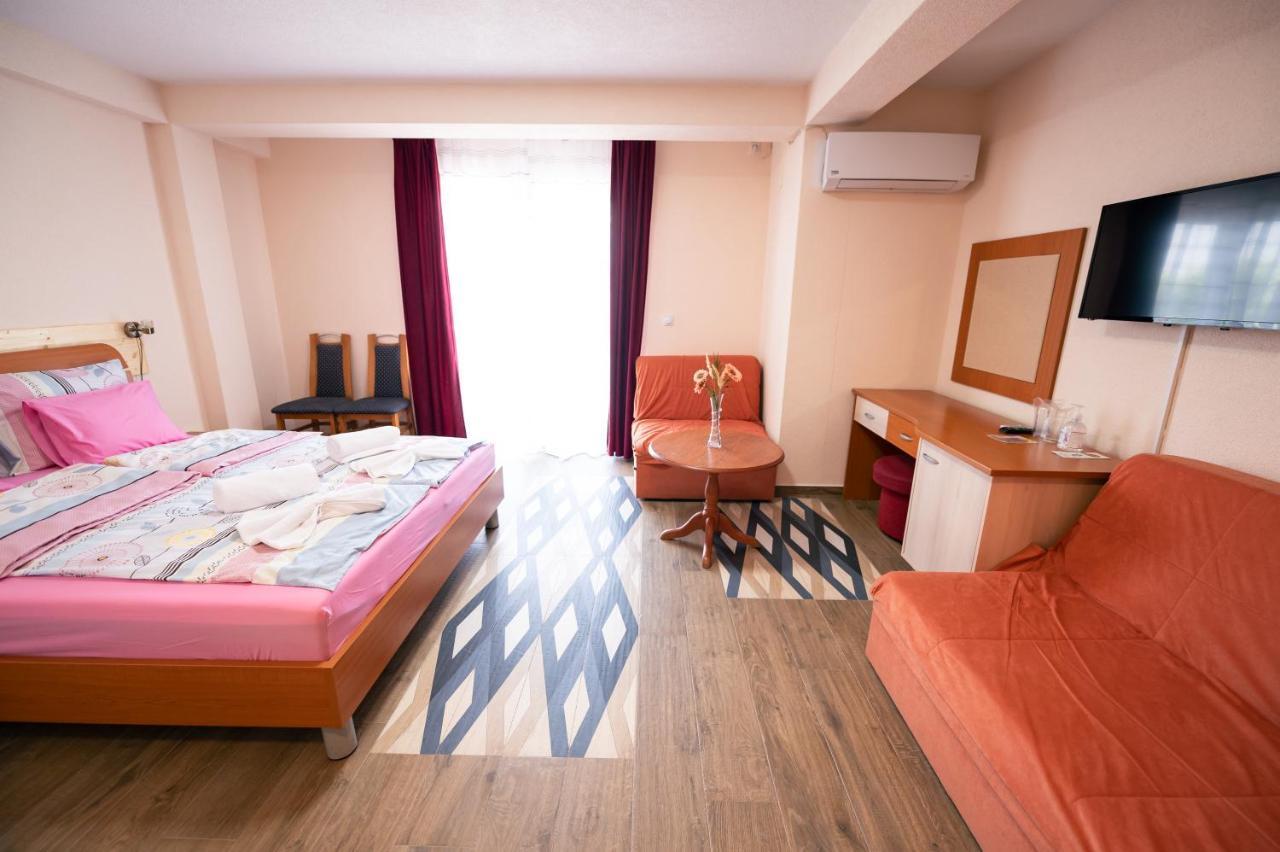 Hotel Holiday-M Ohrid Ngoại thất bức ảnh
