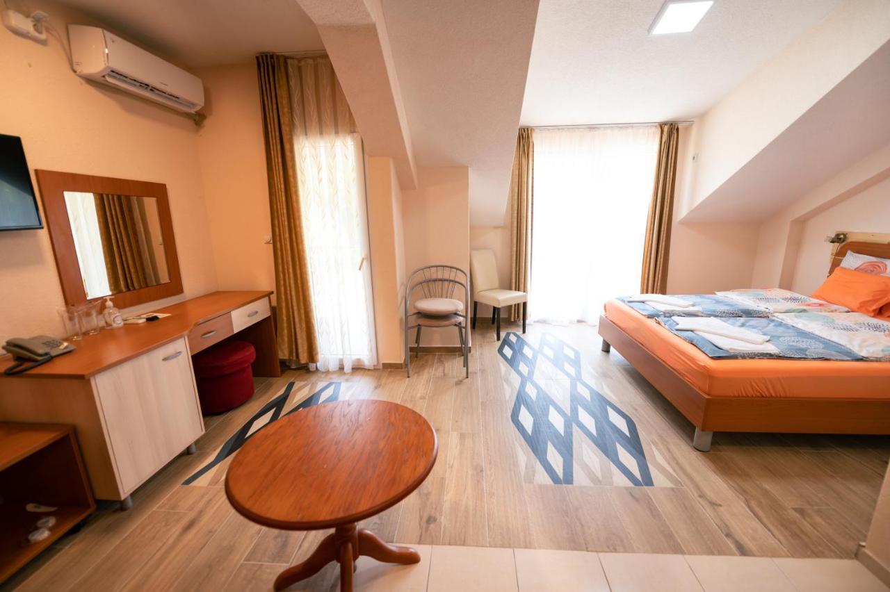 Hotel Holiday-M Ohrid Ngoại thất bức ảnh