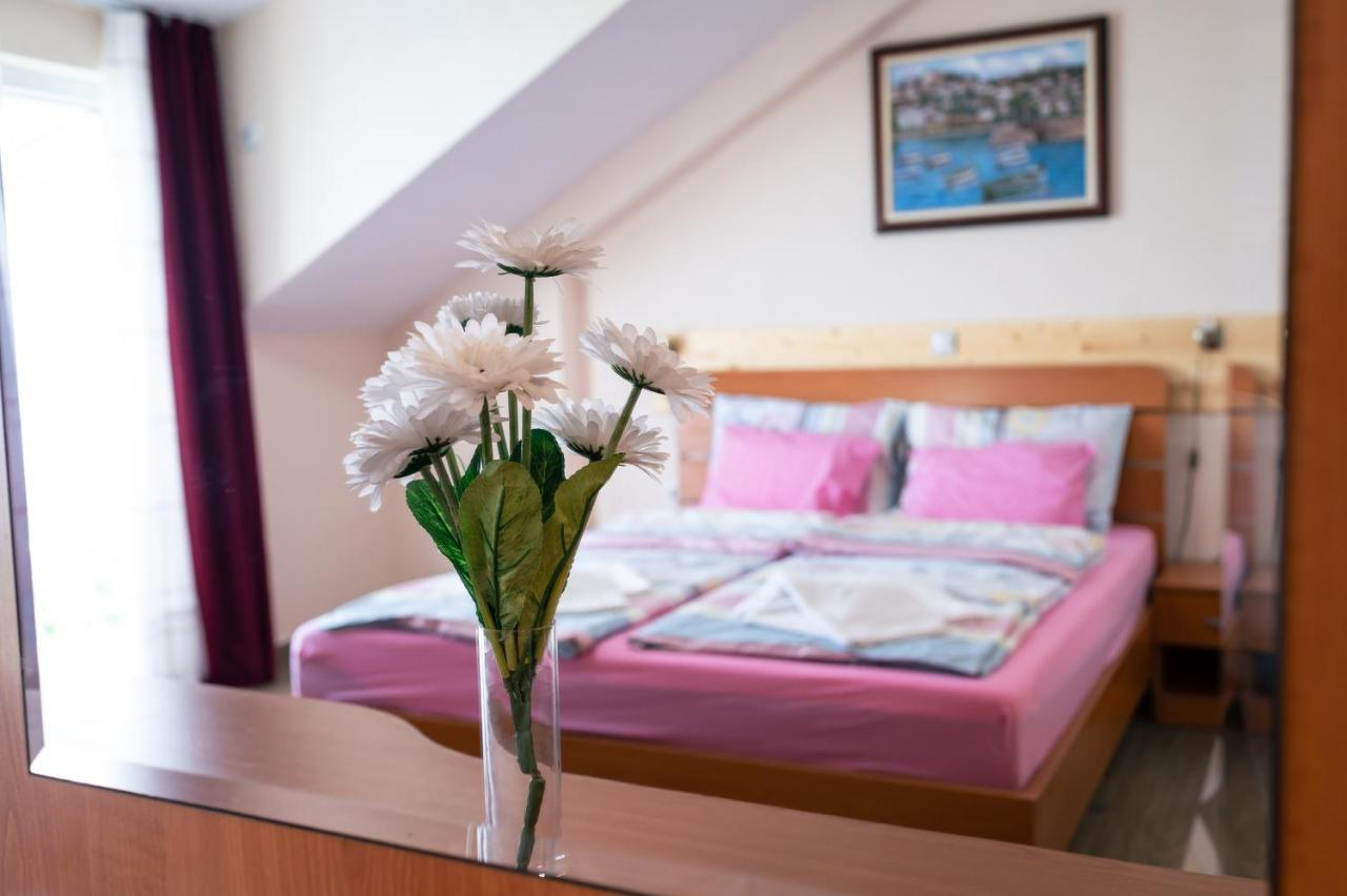 Hotel Holiday-M Ohrid Ngoại thất bức ảnh