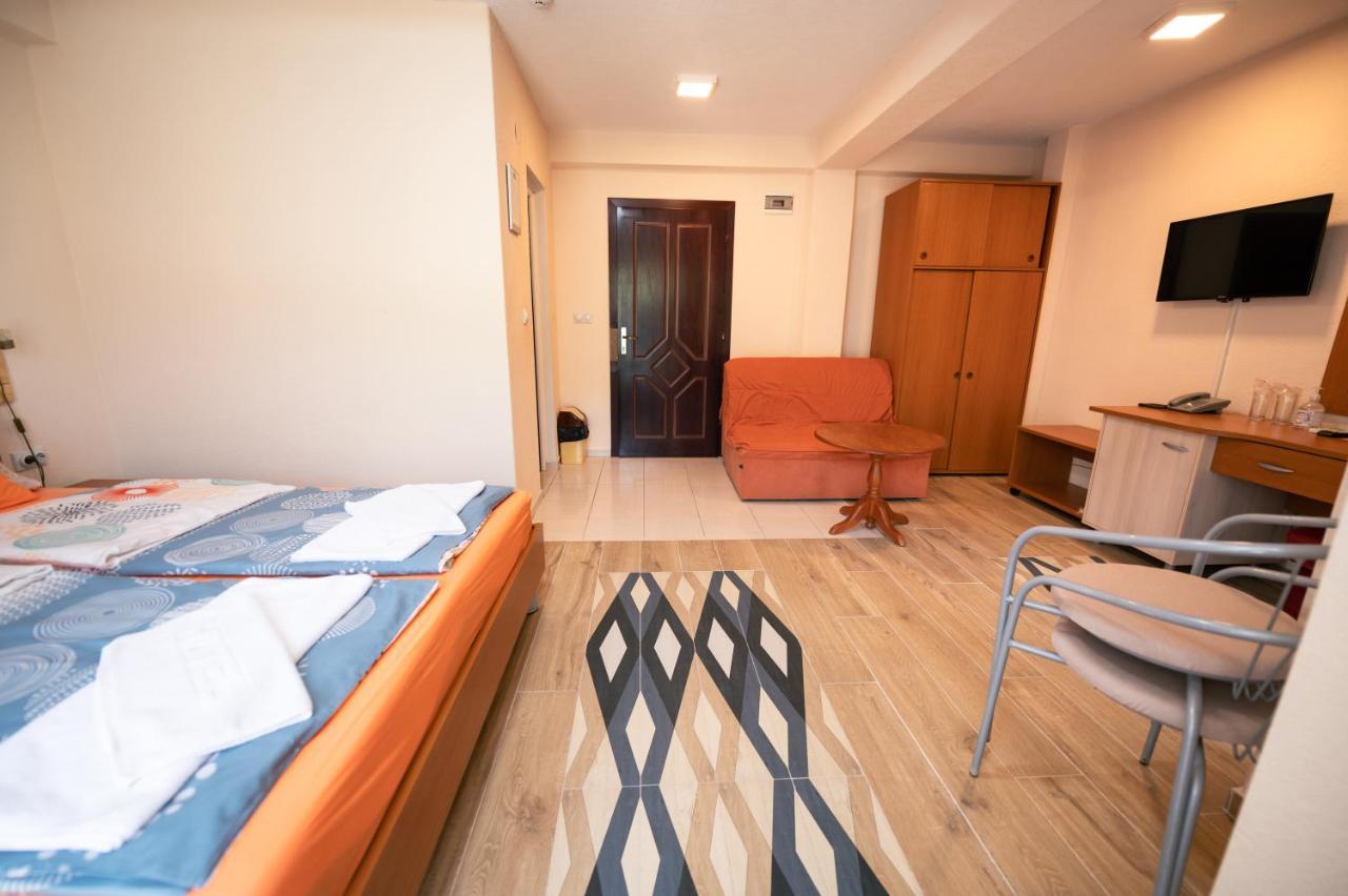Hotel Holiday-M Ohrid Ngoại thất bức ảnh