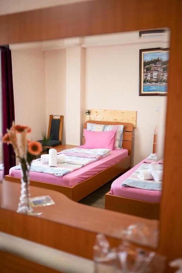 Hotel Holiday-M Ohrid Ngoại thất bức ảnh