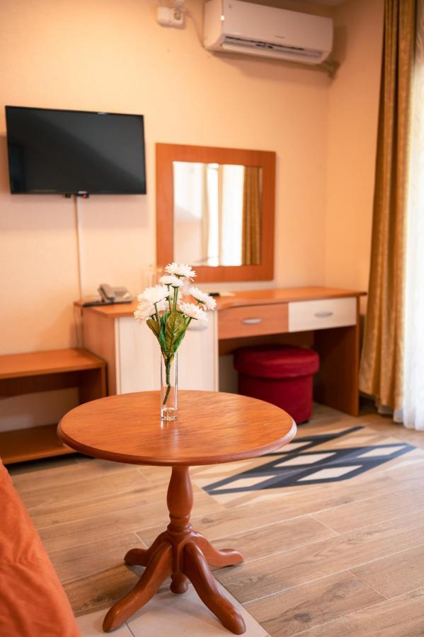 Hotel Holiday-M Ohrid Ngoại thất bức ảnh