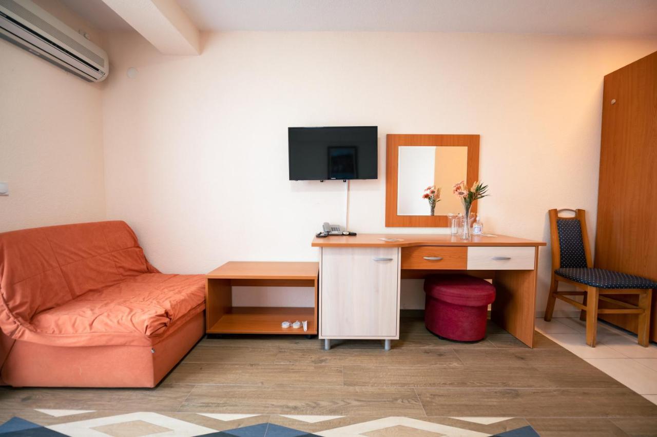 Hotel Holiday-M Ohrid Ngoại thất bức ảnh